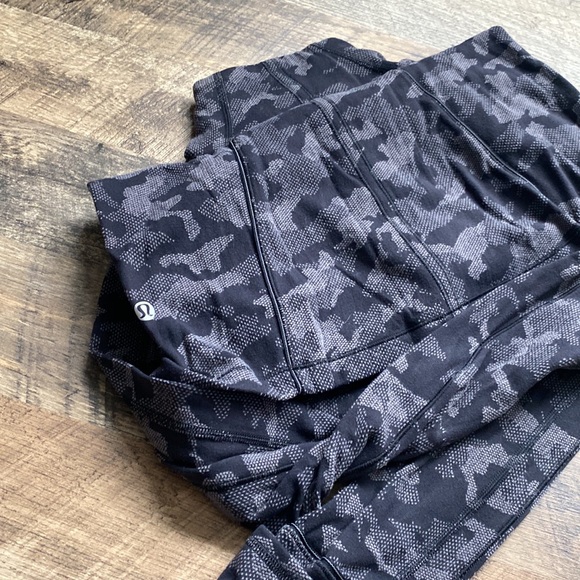 Quarter zip up and jogger pants combo.Both have functional pockets - Picture 3 of 6